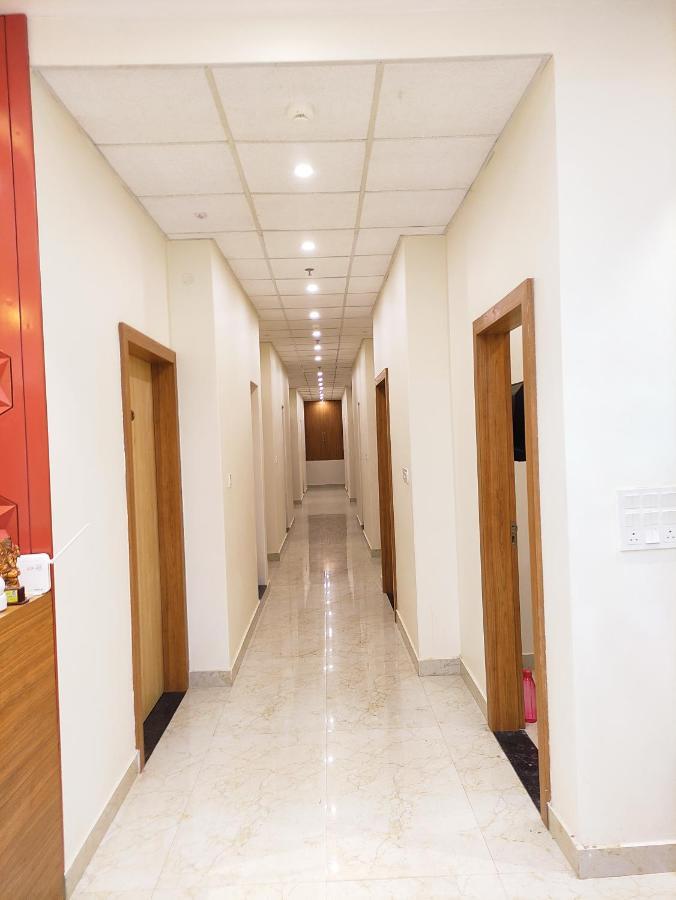 Hotel Satsang Grand Βαρανάσι Εξωτερικό φωτογραφία
