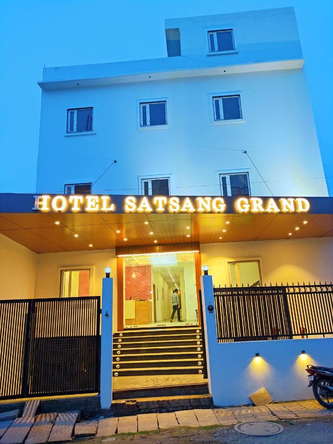 Hotel Satsang Grand Βαρανάσι Εξωτερικό φωτογραφία