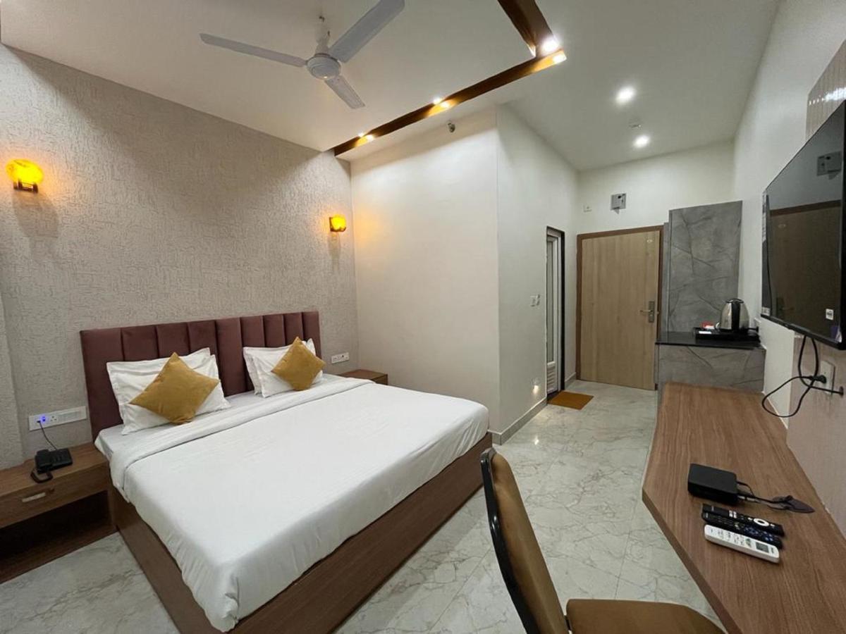 Hotel Satsang Grand Βαρανάσι Εξωτερικό φωτογραφία