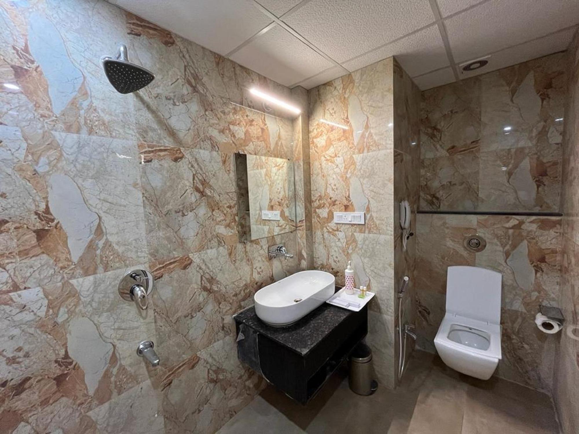 Hotel Satsang Grand Βαρανάσι Εξωτερικό φωτογραφία
