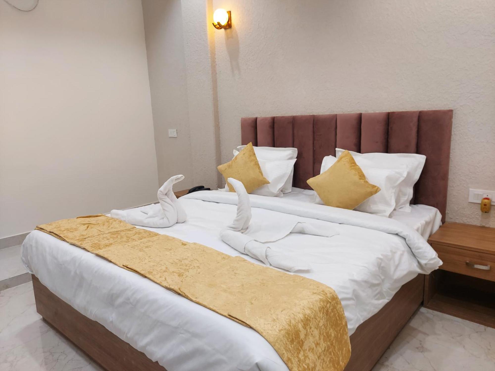 Hotel Satsang Grand Βαρανάσι Εξωτερικό φωτογραφία