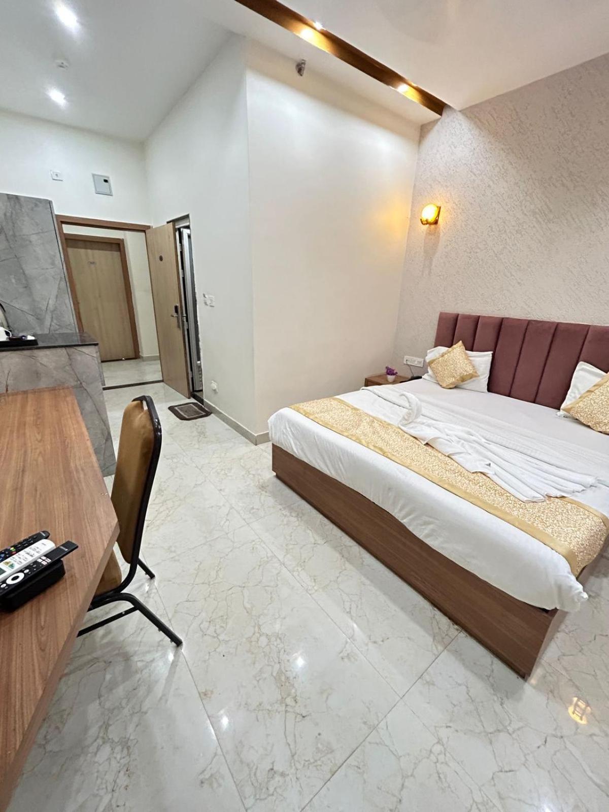 Hotel Satsang Grand Βαρανάσι Εξωτερικό φωτογραφία