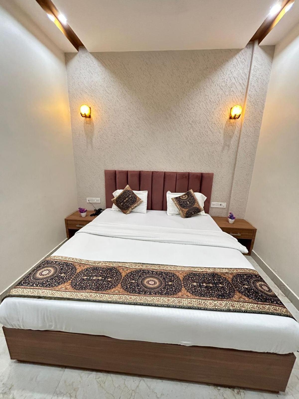 Hotel Satsang Grand Βαρανάσι Εξωτερικό φωτογραφία